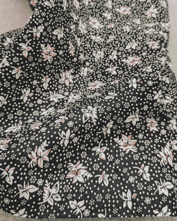tissu coton fleuri fond noir rouge gris