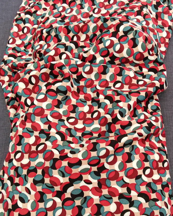 tissu viscose motif cercle rose poudré rouge bleu-vert