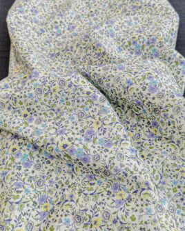 Tissu Style Liberty Fleur Parme Bleu Ciel Jaune oeko-tex
