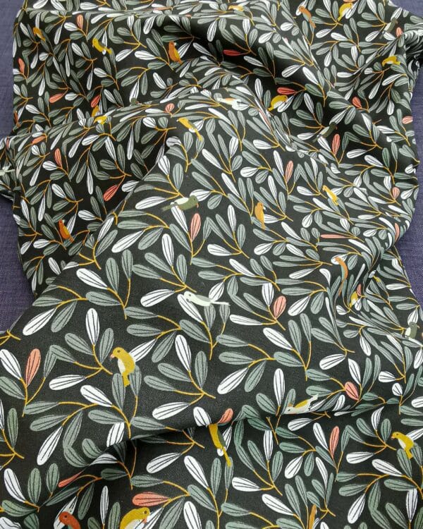 tissu coton feuillage oiseau vert de gris marsala