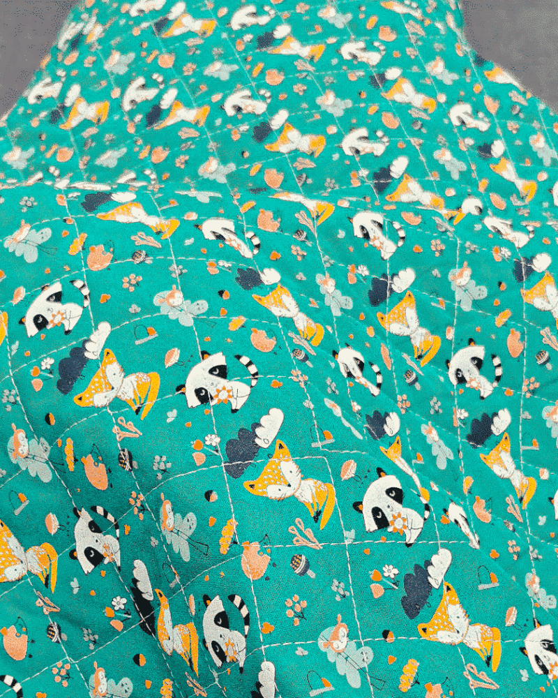 Tissu Matelassé Imprimé Renard et Raton Laveur Bleu-Vert