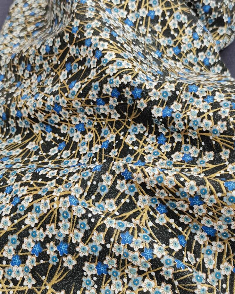 tissu coton petite fleur bleu fond noir