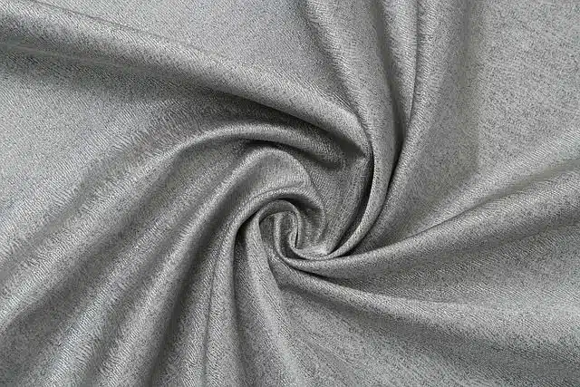 Utilisation du tissu pailleté argenté : (5 idées couture) - Tissus