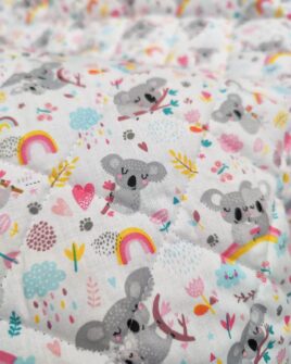 tissu matelassé petit koala et arc en ciel