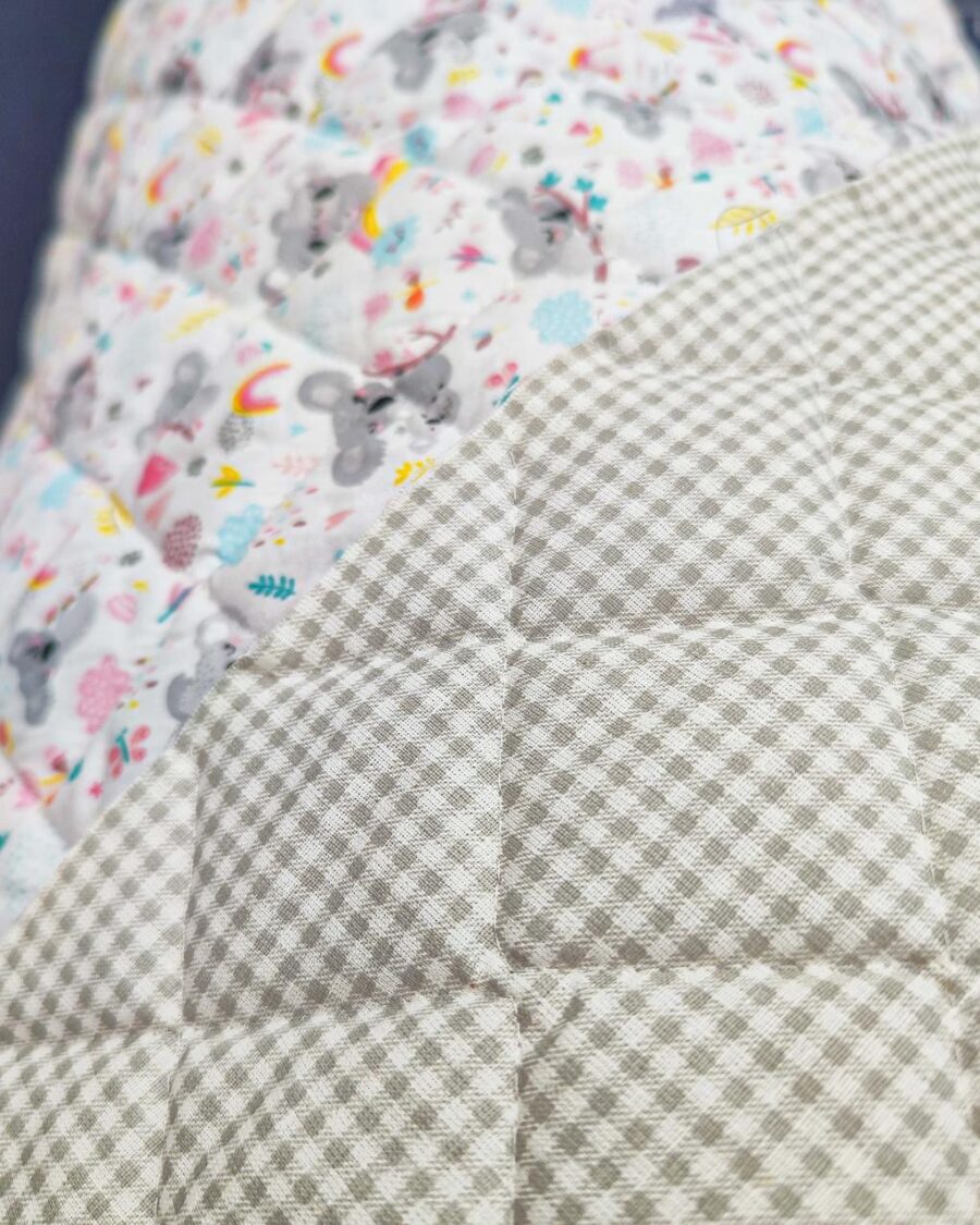 tissu matelassé petit koala et arc en ciel