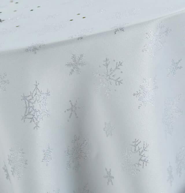 nappe de noel polyester aron motif flocon de neige blanc et argenton de neige