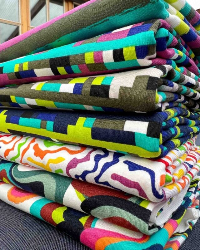 tissus jersey de coton multicolore imprimé géométrique torsades et rayures