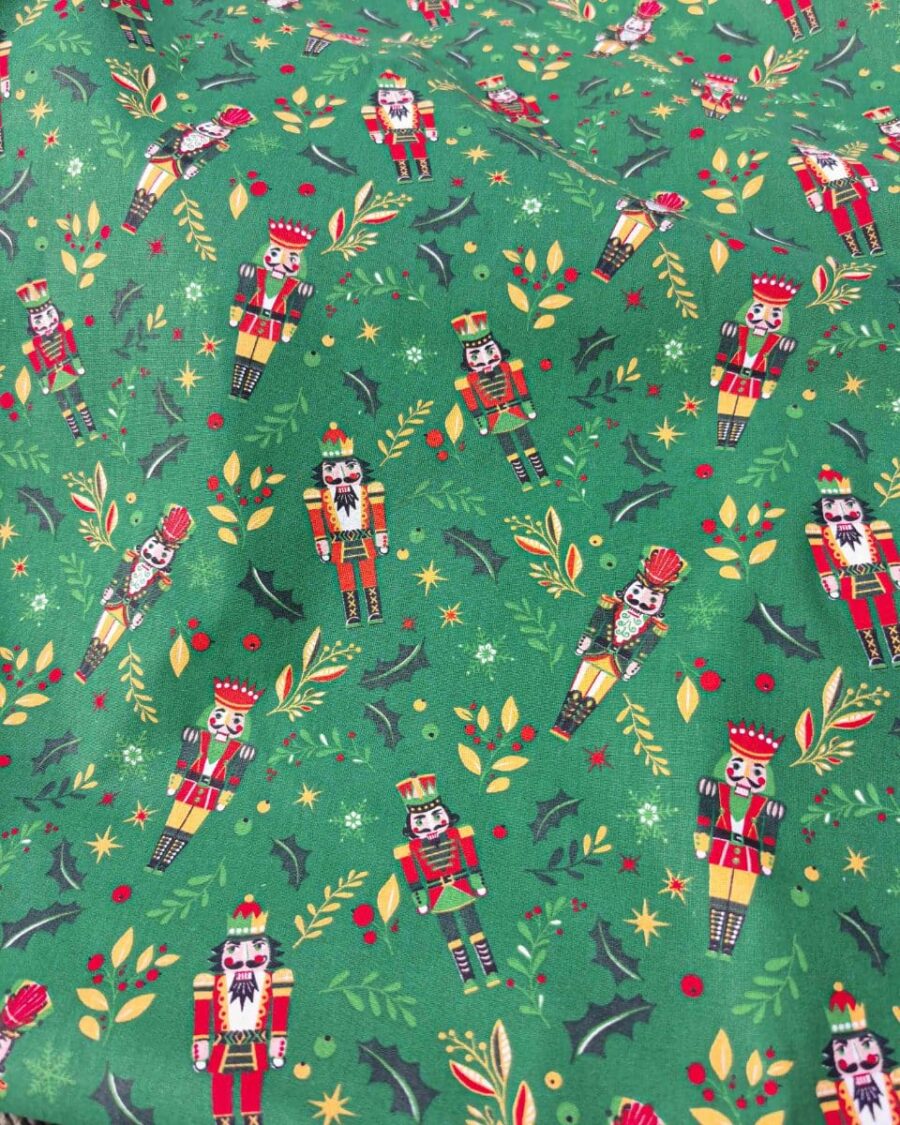tissu casse noisette vert