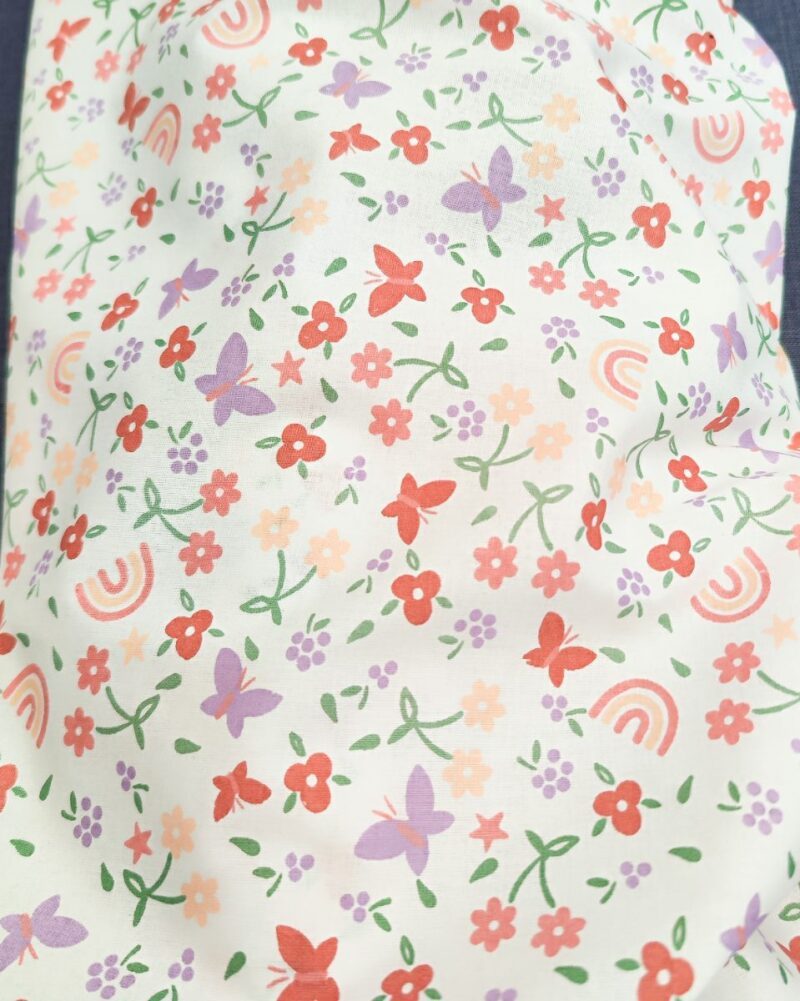 tissu coton papillon fleuri lilas et rouge