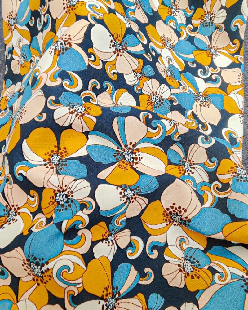 tissu viscose grande fleur bleu moutarde et bleu marine