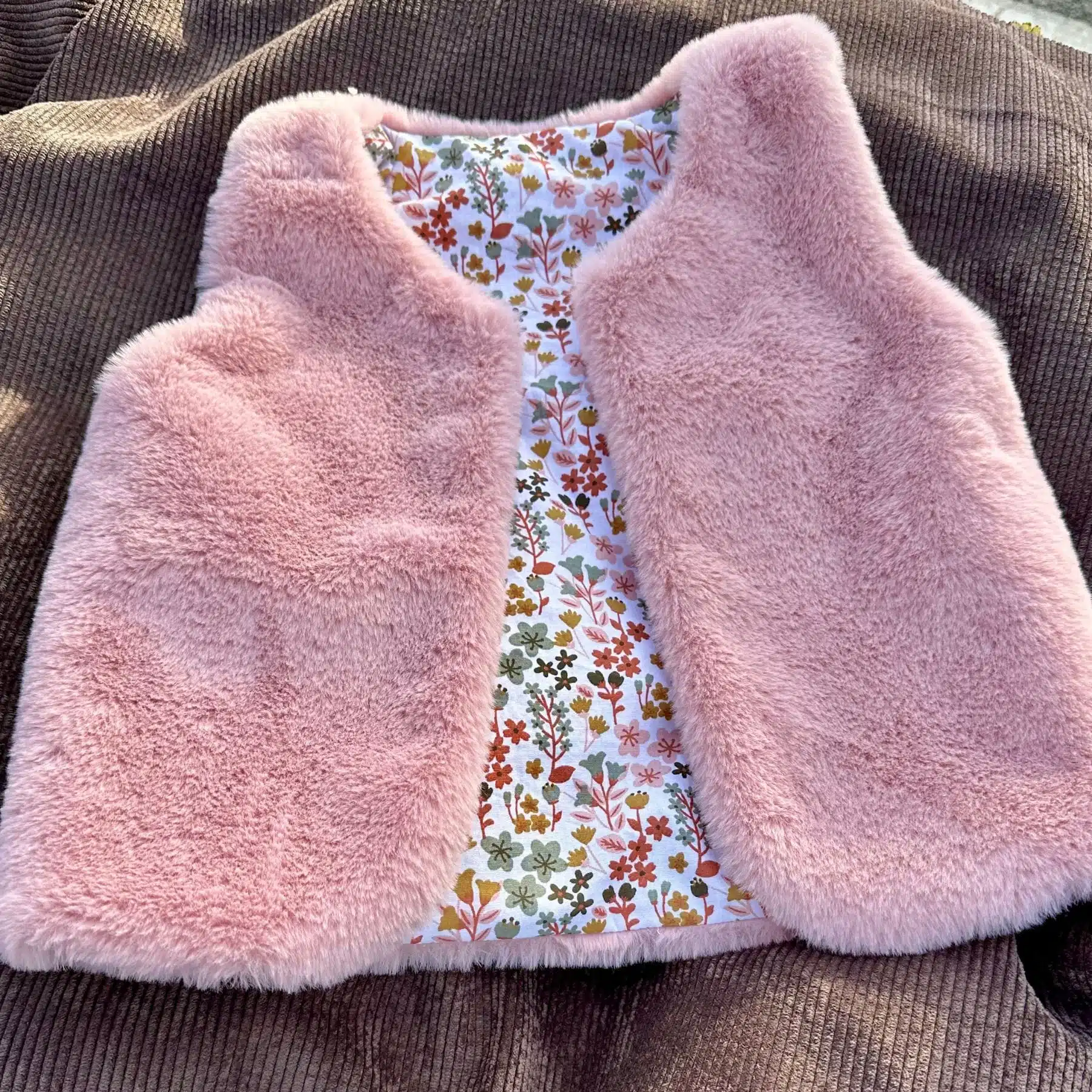 gilet de berger fausse fourrure poil court rose poudré