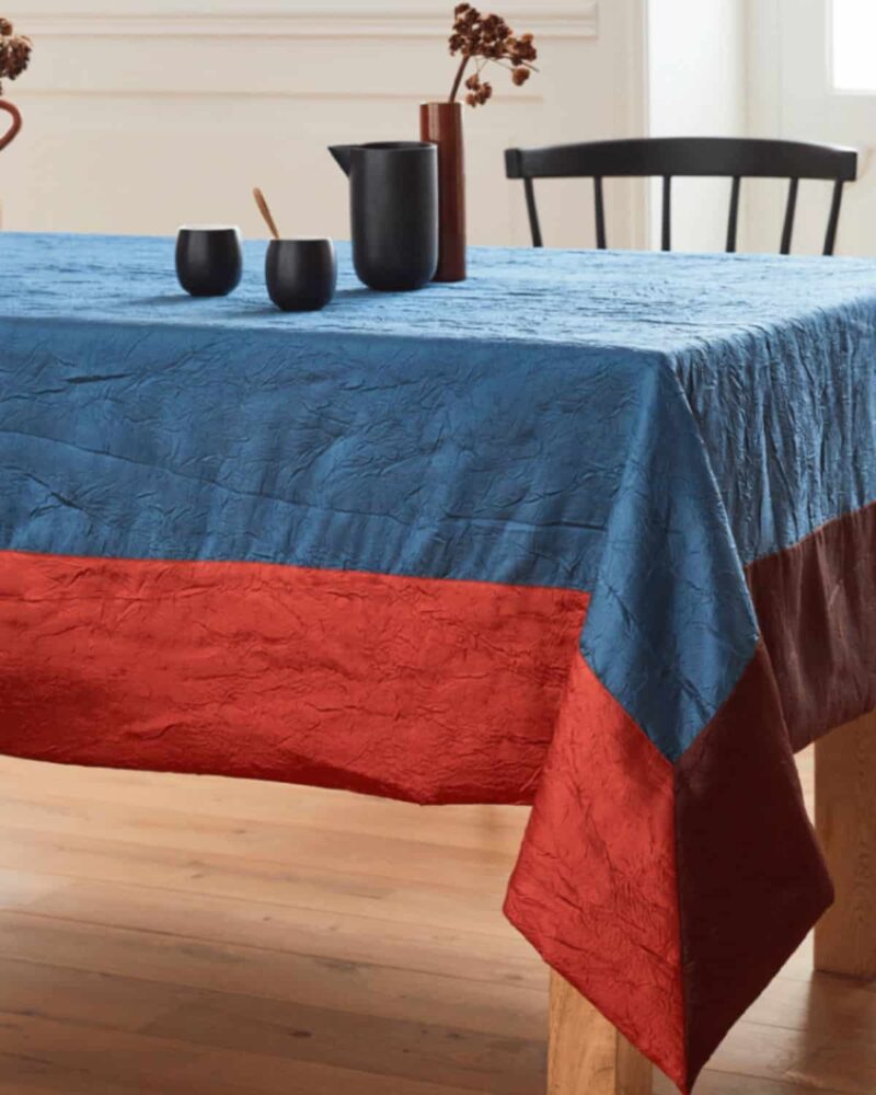 nappe taffetas froissés ambiance bleu pétrole