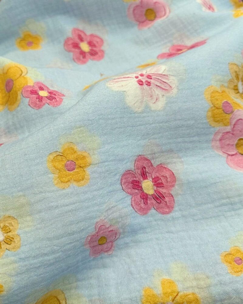 tissu double gaze grosse fleur rose jaune fond bleu ciel
