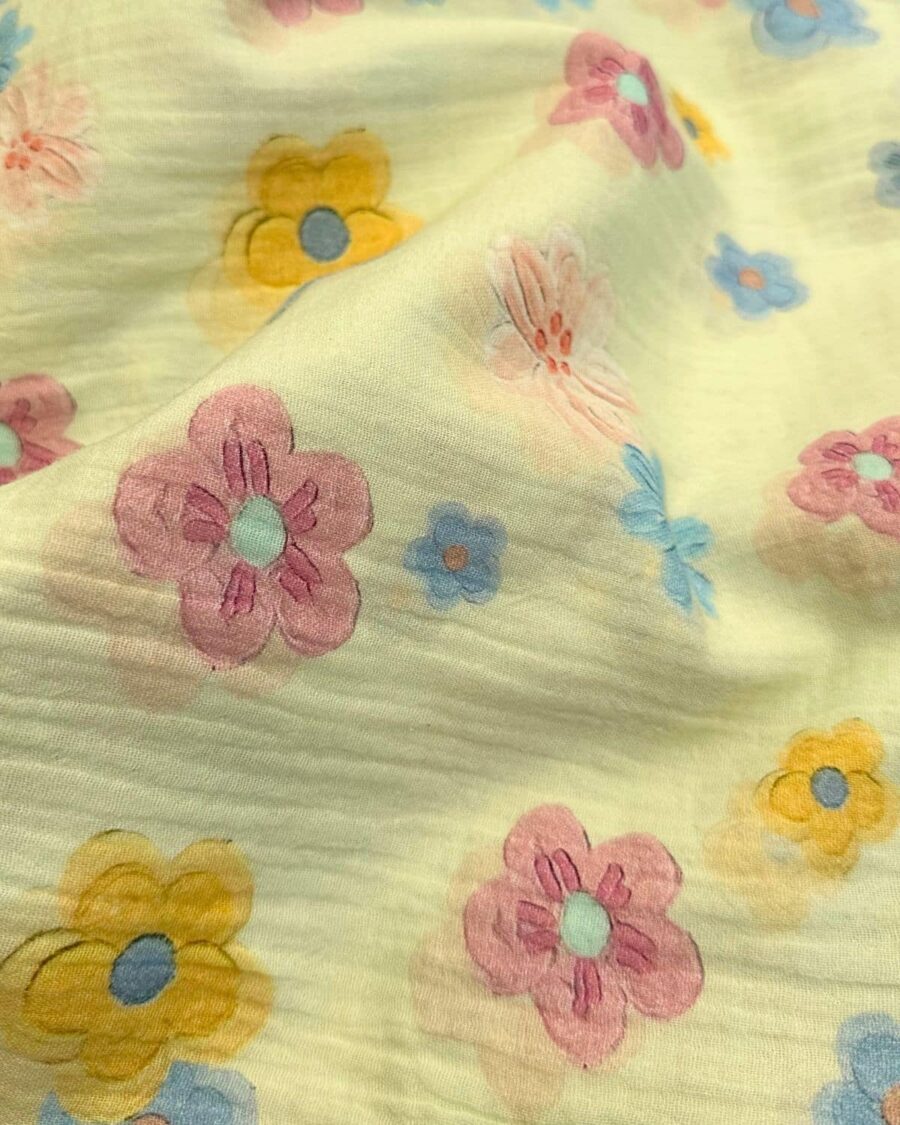tissu double gaze grosse fleur rose jaune fond écru