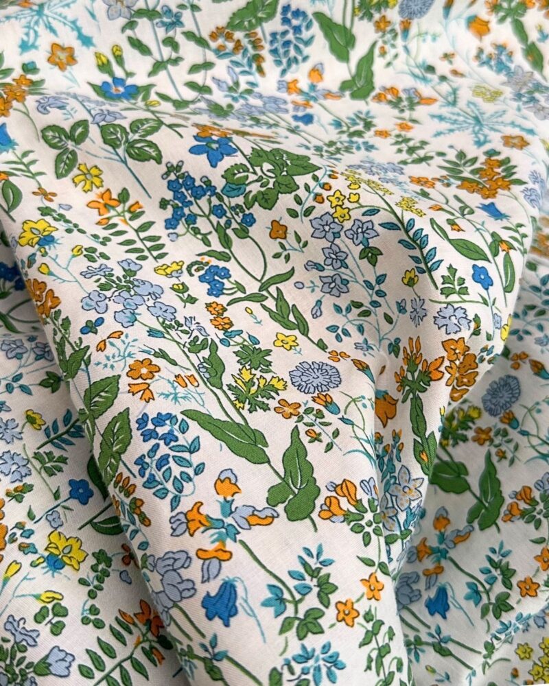 tissu popeline de coton fleuri vert orange fond écru