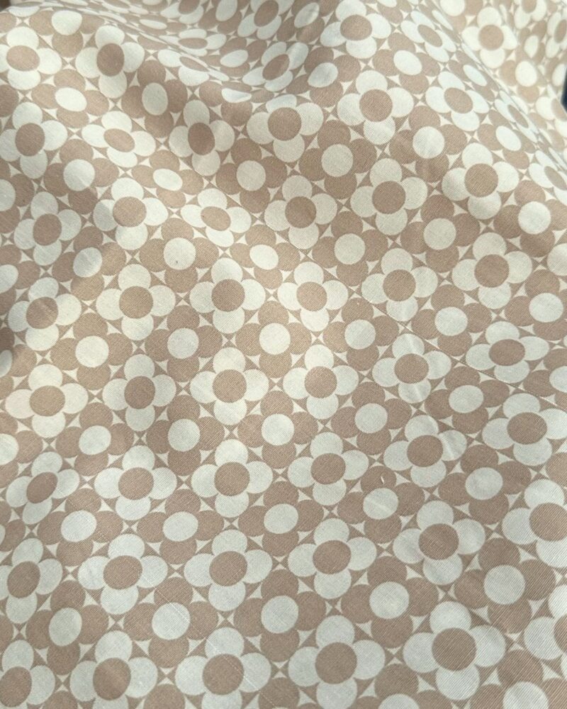 tissu popeline de coton imprimé fleur beige et blanc