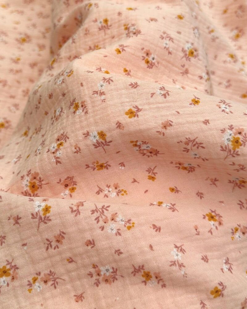 tissu double gaze fleuri vieux rose fond rose poudré