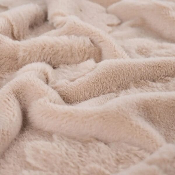 tissu fausse fourrure imprimé fleur sable 2