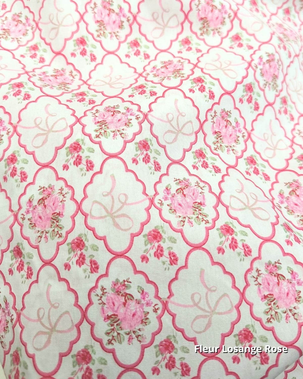 tissu popeline de coton fleuri losange rose