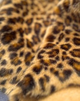 tissu fausse fourrure poil long léopard