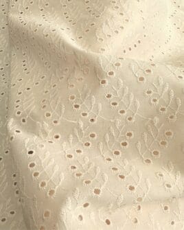tissu broderie anglaise feuille de laurier écru 100% coton écru