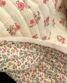 tissu double gaze matelassé fleuri rose fond écru