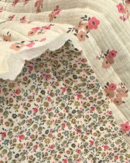 tissu double gaze matelassé fleuri rose fond écru