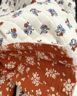 tissu double gaze matelassé fleuri camel bleu jean